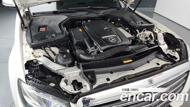 Mercedes-Benz E-Class E300 4MATIC Exclusive