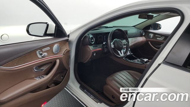 Mercedes-Benz E-Class E300 4MATIC Exclusive