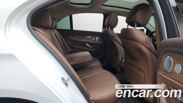 Mercedes-Benz E-Class E300 4MATIC Exclusive