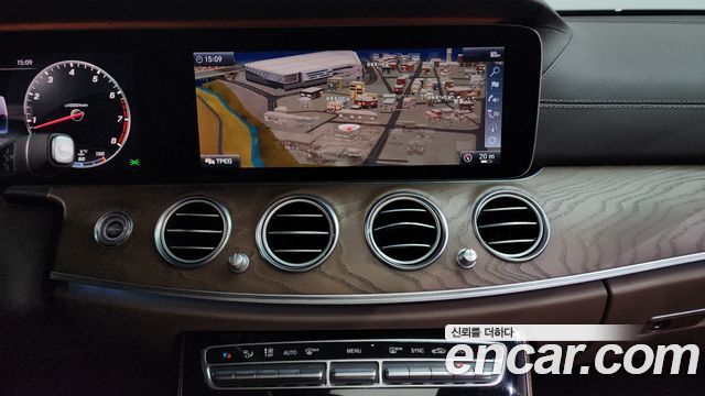 Mercedes-Benz E-Class E300 4MATIC Exclusive