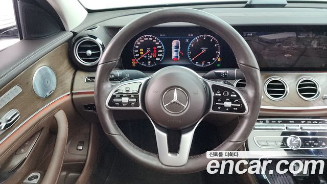 Mercedes-Benz E-Class E300 4MATIC Exclusive