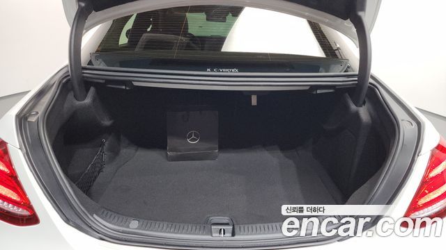 Mercedes-Benz E-Class E300 4MATIC Exclusive