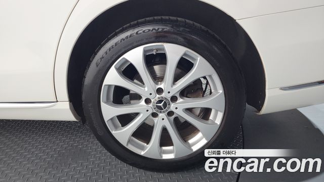 Mercedes-Benz E-Class E300 4MATIC Exclusive