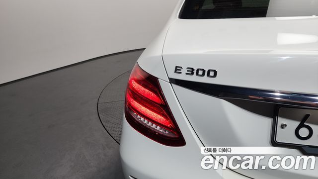 Mercedes-Benz E-Class E300 4MATIC Exclusive