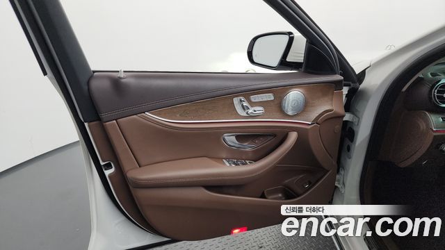Mercedes-Benz E-Class E300 4MATIC Exclusive