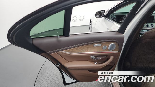 Mercedes-Benz E-Class E300 4MATIC Exclusive