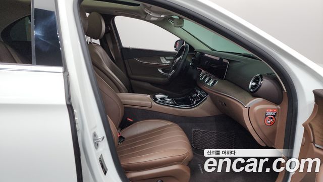 Mercedes-Benz E-Class E300 4MATIC Exclusive