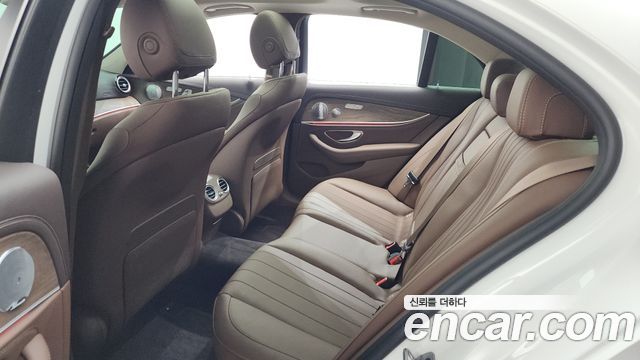 Mercedes-Benz E-Class E300 4MATIC Exclusive