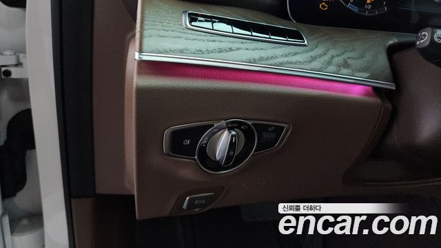 Mercedes-Benz E-Class E300 4MATIC Exclusive
