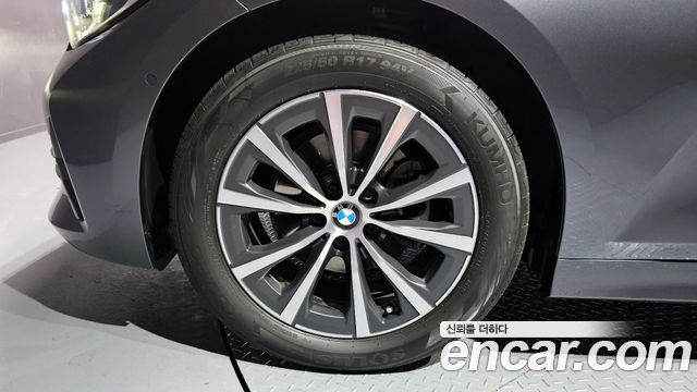 BMW 3-Series 320i