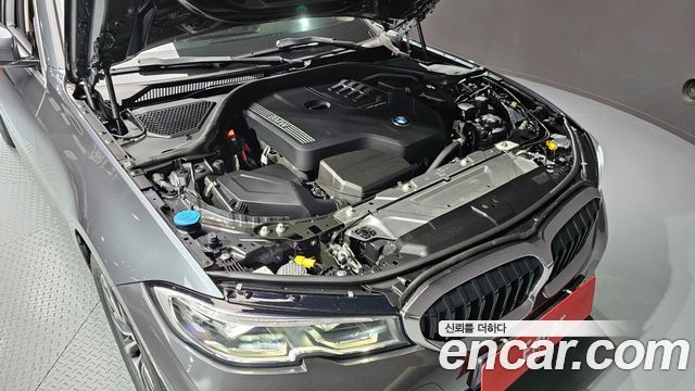 BMW 3-Series 320i