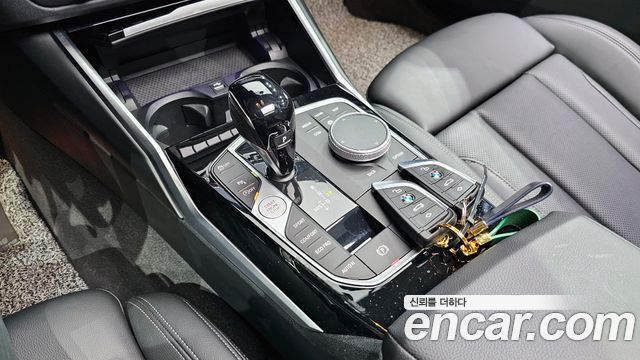 BMW 3-Series 320i