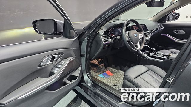 BMW 3-Series 320i