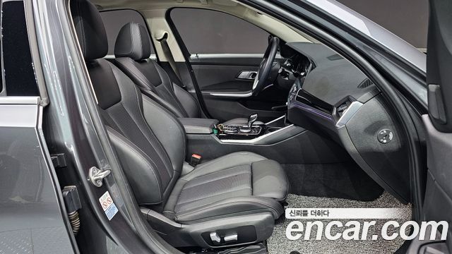 BMW 3-Series 320i