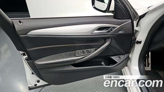 BMW 5-Series 520d M Sport Package Plus