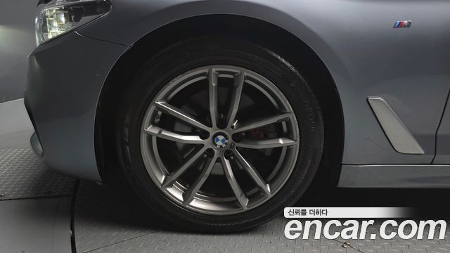 BMW 5-Series 520d M Sport package