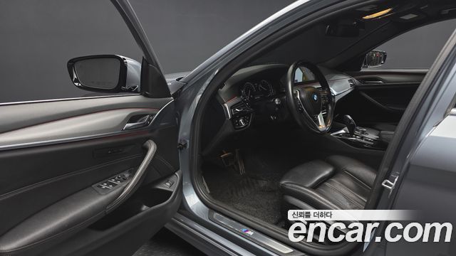 BMW 5-Series 520d M Sport package