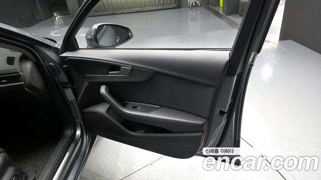 Audi A4 30 TDI Premium