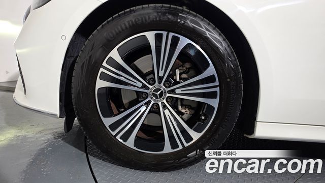 Mercedes-Benz E-Class E200 Avantgarde