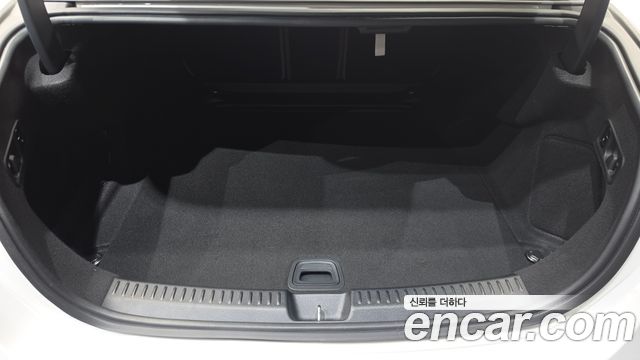 Mercedes-Benz E-Class E200 Avantgarde