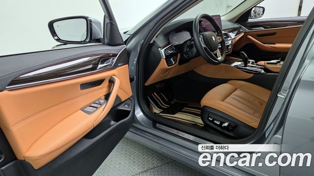 BMW 5-Series 520i Luxury