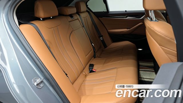 BMW 5-Series 520i Luxury
