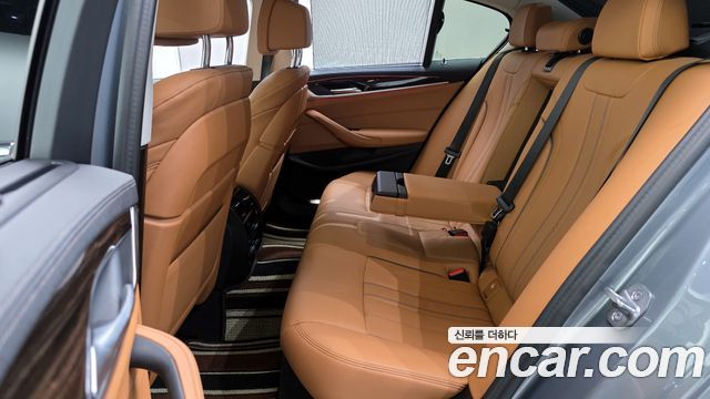 BMW 5-Series 520i Luxury