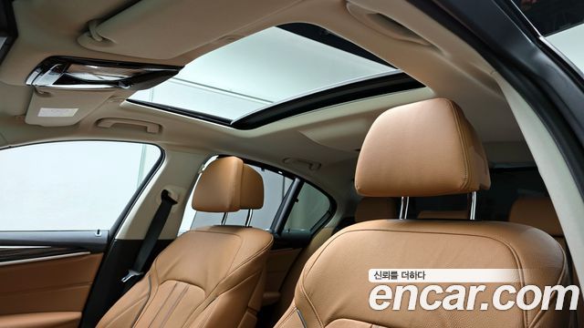 BMW 5-Series 520i Luxury