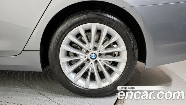 BMW 5-Series 520i Luxury
