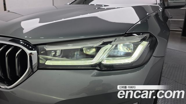 BMW 5-Series 520i Luxury