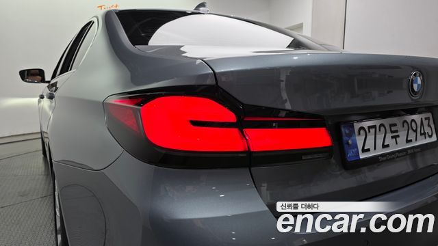 BMW 5-Series 520i Luxury