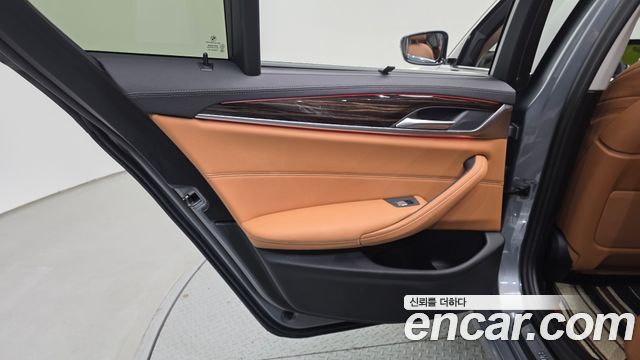 BMW 5-Series 520i Luxury