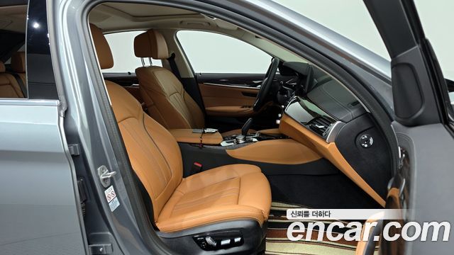 BMW 5-Series 520i Luxury
