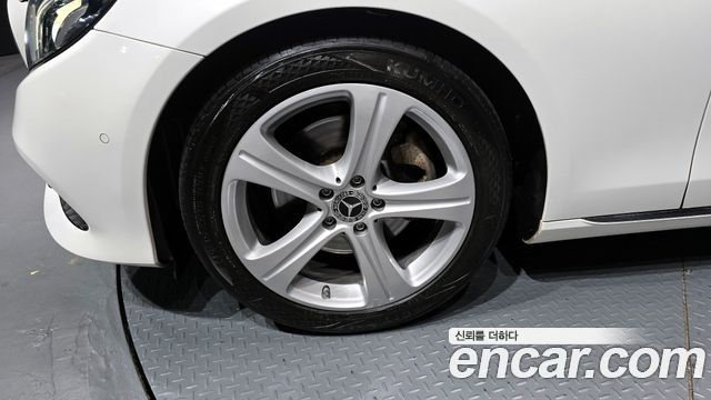 Mercedes-Benz E-Class E200 Avantgarde