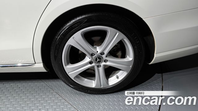 Mercedes-Benz E-Class E200 Avantgarde