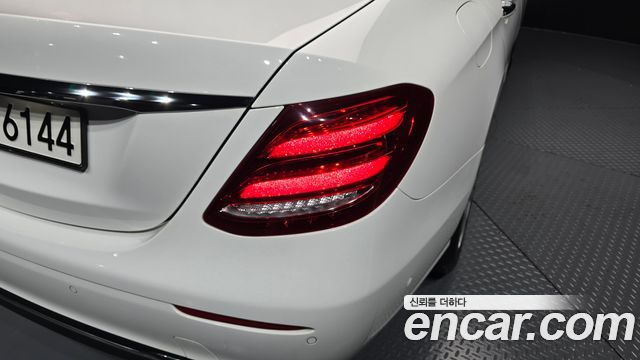 Mercedes-Benz E-Class E200 Avantgarde