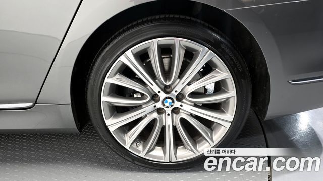 BMW 7-Series 750Li xDrive Prestige