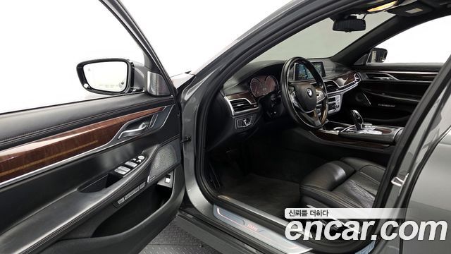 BMW 7-Series 750Li xDrive Prestige