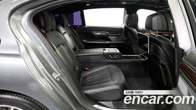 BMW 7-Series 750Li xDrive Prestige