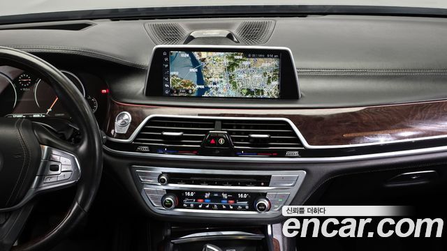 BMW 7-Series 750Li xDrive Prestige