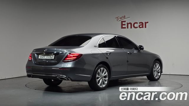 Mercedes-Benz E-Class E300 4MATIC Exclusive