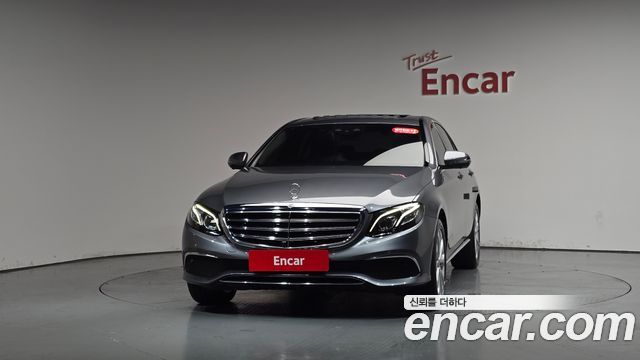 Mercedes-Benz E-Class E300 4MATIC Exclusive