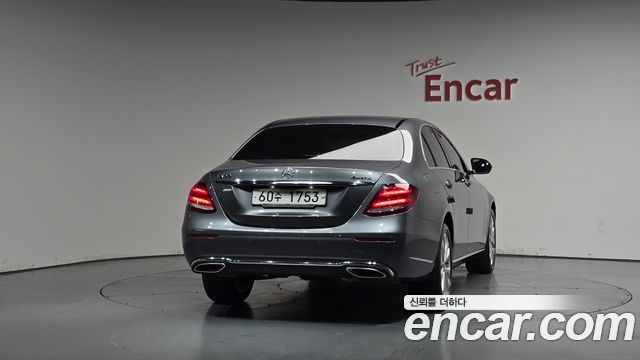 Mercedes-Benz E-Class E300 4MATIC Exclusive