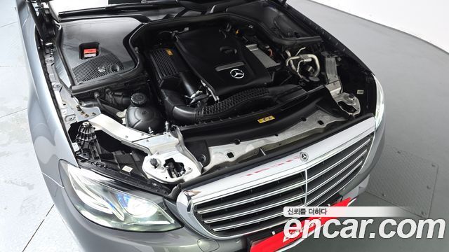 Mercedes-Benz E-Class E300 4MATIC Exclusive