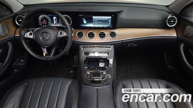 Mercedes-Benz E-Class E300 4MATIC Exclusive