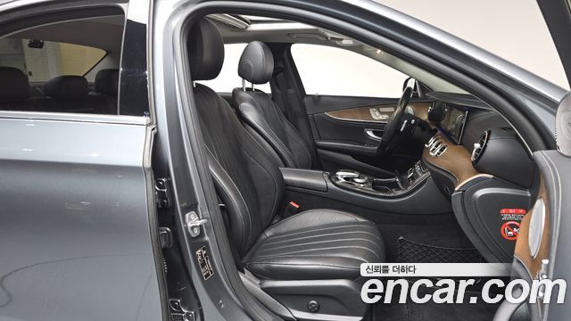 Mercedes-Benz E-Class E300 4MATIC Exclusive