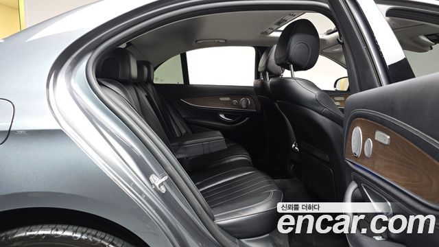 Mercedes-Benz E-Class E300 4MATIC Exclusive