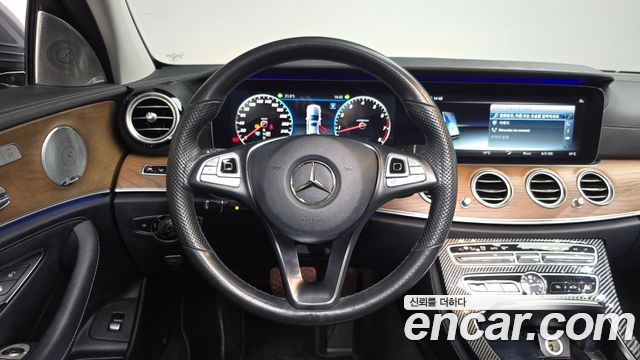 Mercedes-Benz E-Class E300 4MATIC Exclusive