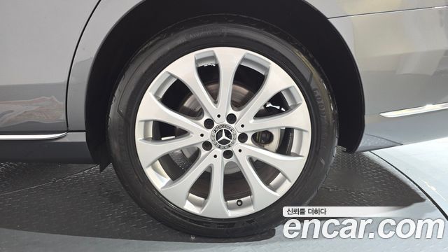 Mercedes-Benz E-Class E300 4MATIC Exclusive