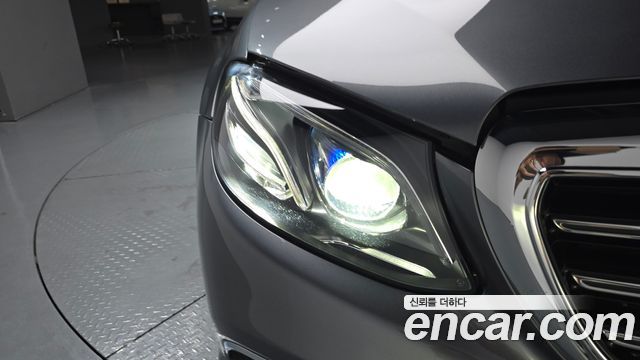 Mercedes-Benz E-Class E300 4MATIC Exclusive
